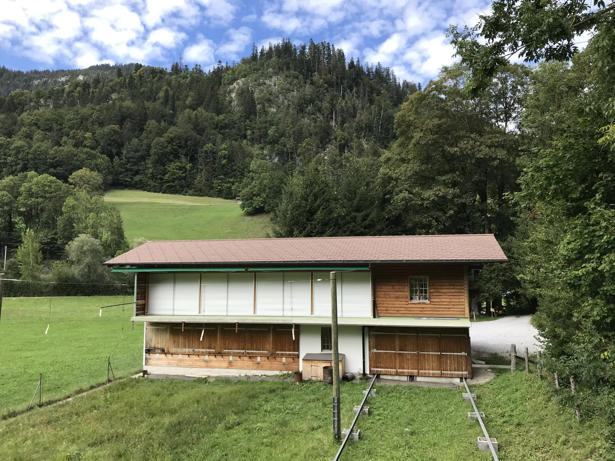 Das Schützenhaus im Lehn auf dem Talboden bei Boltigen